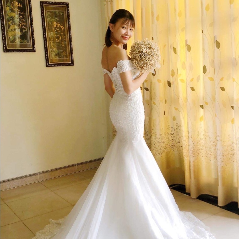 wedding dress; party dress;